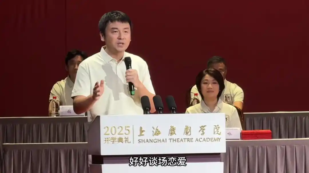 雷佳音自曝校园恋爱，“班里还有一对”