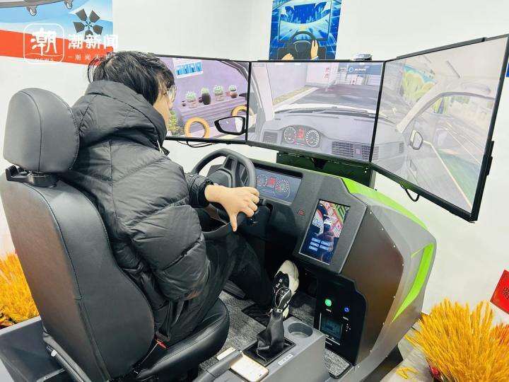 室内AR智能学车_真实模拟开车_VR模拟驾驶培训