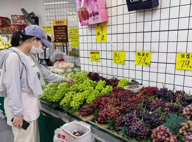 阳光玫瑰因何跌成“地板价”？