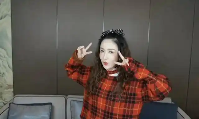 娄艺潇生日祝福邓家佳_娄艺潇和陈赫的私照_娄艺潇邓家佳神仙友情