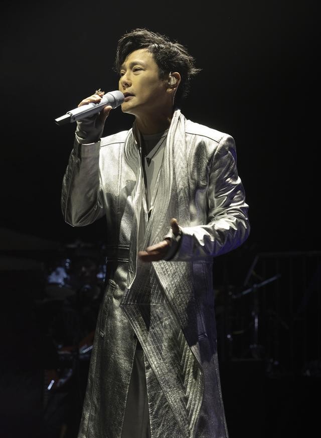 张信哲cctv百年故事_张信哲演唱会老歌新曲_张信哲拉斯维加斯演唱会