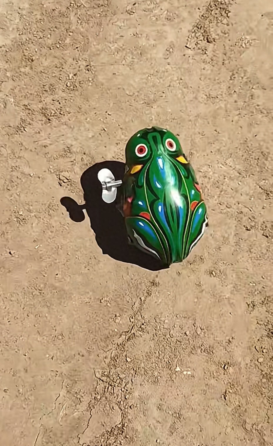 玩具里的时光胶囊：80后铁皮蛙、90后四驱车，藏着三代人青春密码