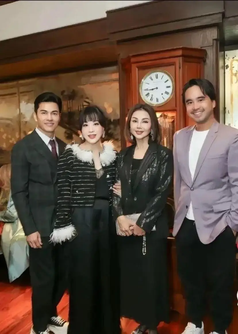 吕良伟老婆杨小娟年龄_吕良伟杨小娟冻龄状态_69岁吕良伟和54岁娇妻杨小娟出席聚会