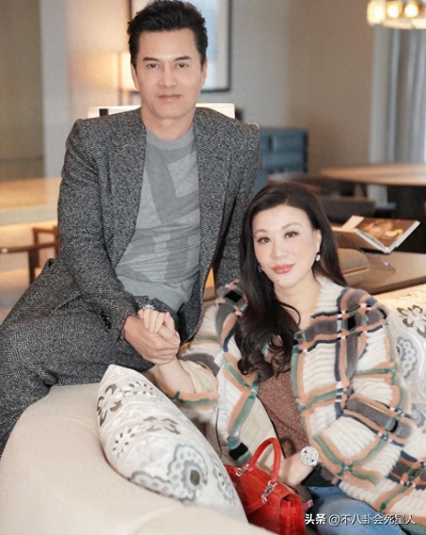 52岁杨小娟：嫁大12岁吕良伟，帮丈夫赚上亿身家，儿子不像爸