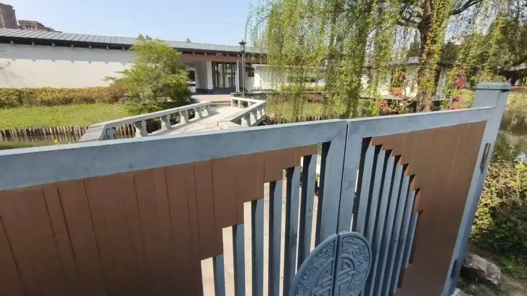 竹西公园违建拆除争议_竹西公园土地权属纠纷_南京一公园被私人占有十年