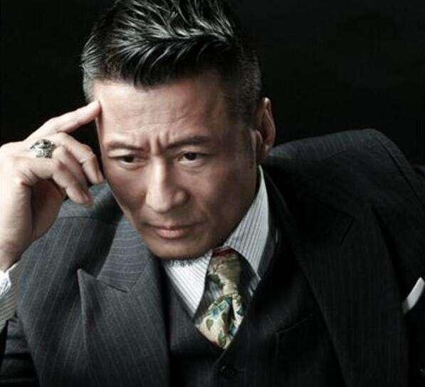 孙兴地铁无人认出_孙兴女友骆莉娜_孙兴感情生活混乱经历