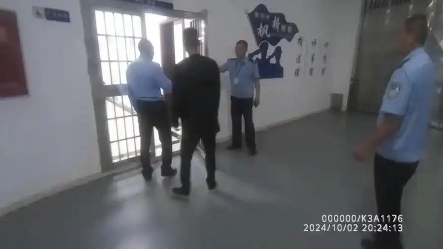 动车组列车禁烟_12306:普速列车车厢连接处允许吸烟_吸烟列车处罚