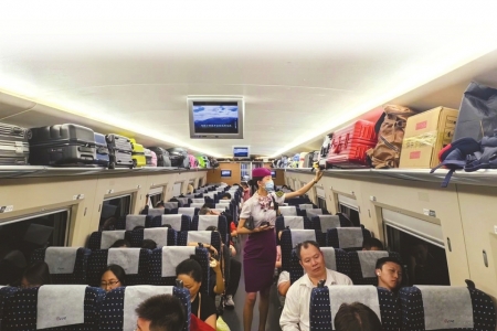 12306:普速列车车厢连接处允许吸烟_乘坐高铁不能做的事情_高铁车厢内行为规范