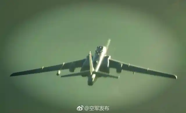 解放军出动轰炸机编队巡航 解读来了_台军汉光34号演习导弹拦截_解放军轰-6K夜行绕台