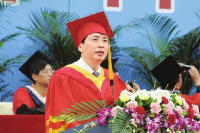 毕业典礼励志名言_张泉灵北大毕业典礼演讲_校长毕业致辞