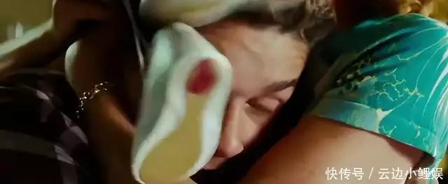 变形金刚2电影完整版_变形金刚2 迈克尔贝 导演 色彩搭配 视觉效果 剧情概述 堕落者 太阳神钥 勇气 友谊 象征 摄影风格