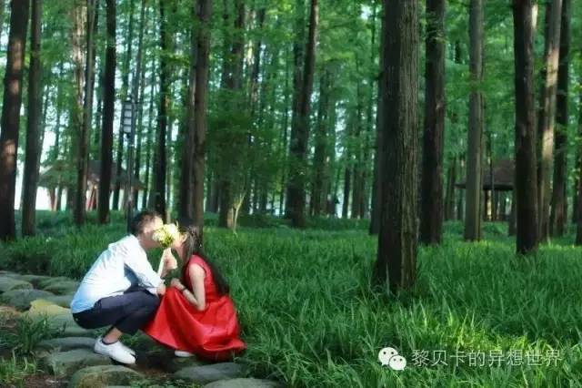 婚纱照旅拍攻略_婚纱照抓拍瞬间_浪漫婚纱图片