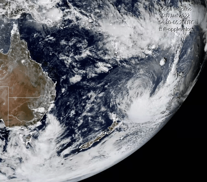 日本火山喷发 大量火山灰沉降_火山喷发导致汤加通讯中断_汤加火山喷发威力有多大