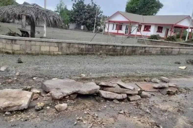 日本火山喷发 大量火山灰沉降_汤加火山喷发威力有多大_火山喷发导致汤加通讯中断