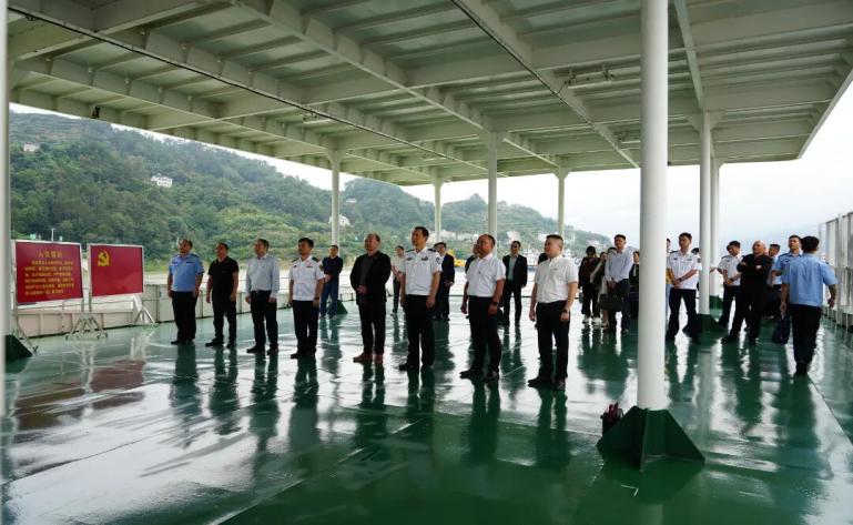 深入学习贯彻习近平法治思想 三峡水域安全保障 点亮法治之光守护三峡安宁_思想之光照亮法治航程