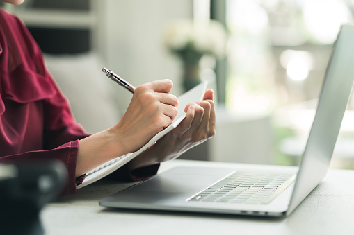 使用关键词关连文章_关键词密度过高影响排名_撰写SEO友好文章技巧