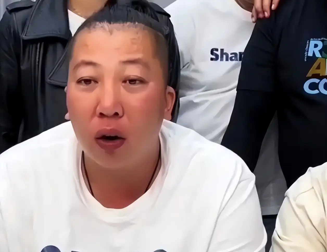 直播行业监管整顿_网红违规处罚案例_网红“小黑妮”结婚带货 直播间被封