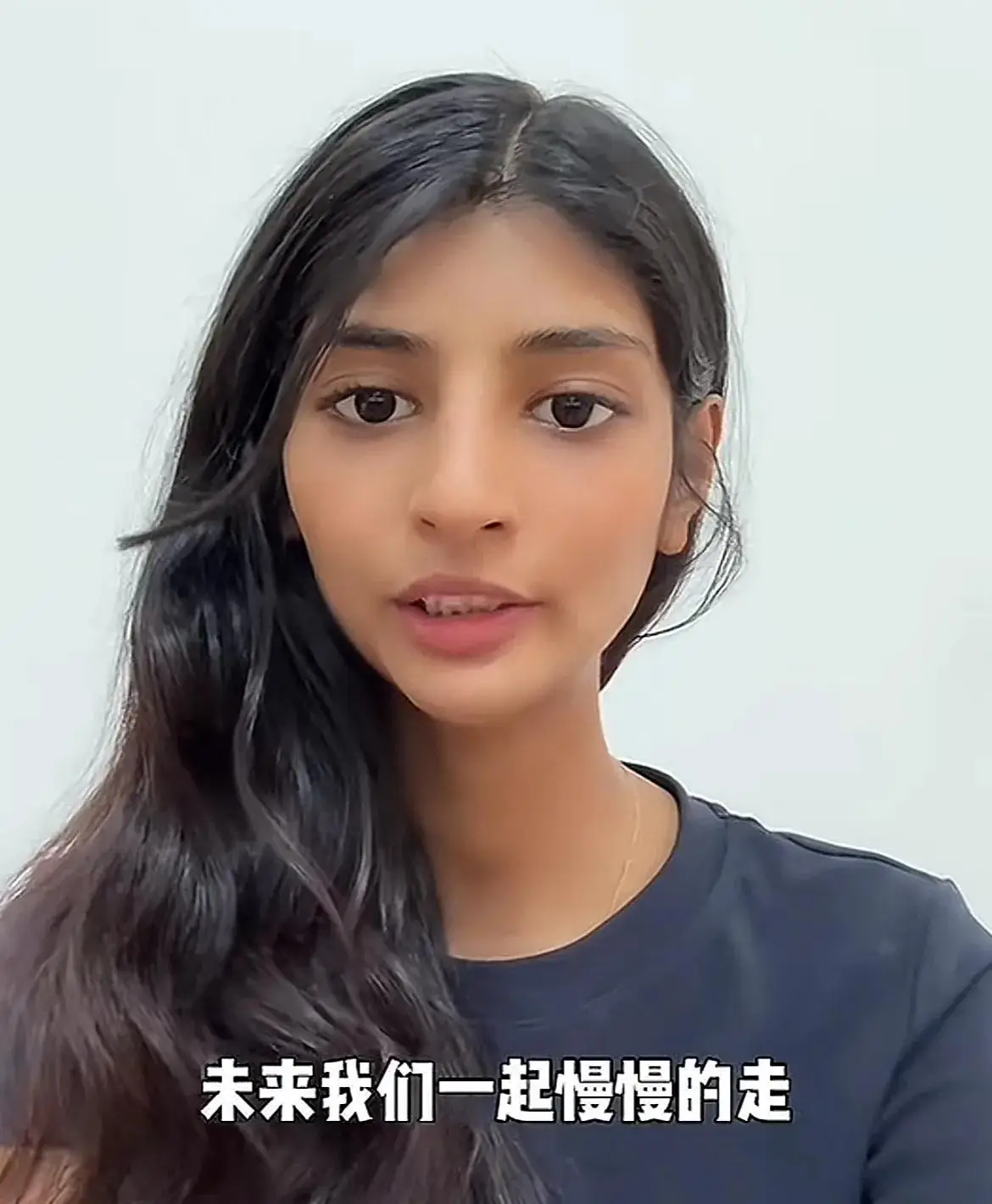 网红“小黑妮”结婚带货 直播间被封_百万网红小黑妮 摄影师男友 婚礼喜讯