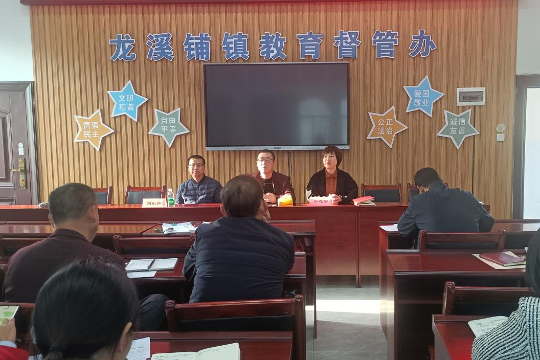 新邵龙溪铺镇：身边“写手”做讲座  52名“笔杆子”说“真好”