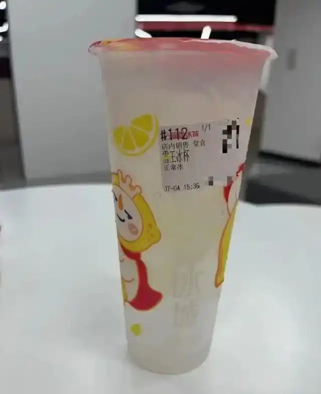 蜜雪冰城1元雪王冰杯下架原因_河南一高校喝蜜雪冰城需自带水杯_蜜雪冰城1元冰杯供需问题