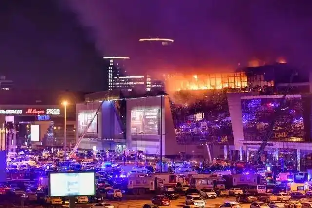 全国多地拉响防空警报 行人驻足_乌克兰基辅防空警报_基辅爆炸事件报道