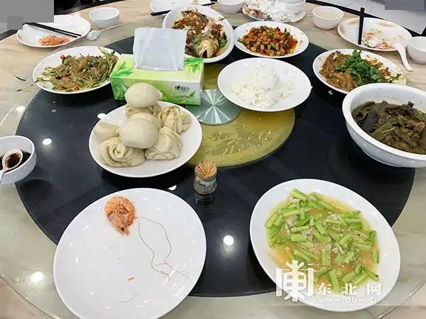 餐饮浪费现象_餐饮商家集体上演“擦边餐”_朋友聚餐浪费