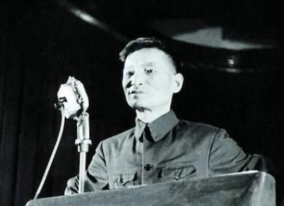 她出身亿万富豪家庭，父亲有钱，爷爷是正国级，身材容貌美若天仙