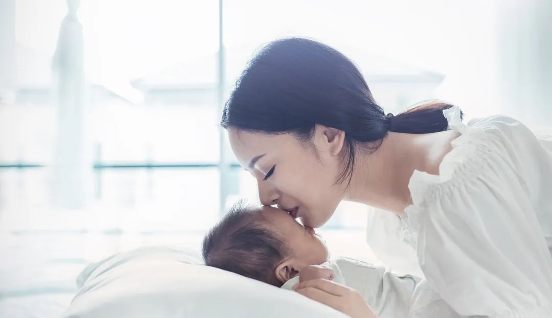 美国爆发“接吻虫病”疫情_EB病毒感染_亲吻病