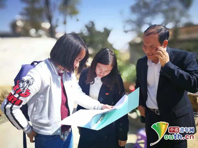 女大学生村官和老农民_大学生村官 云南 沿闸村助教