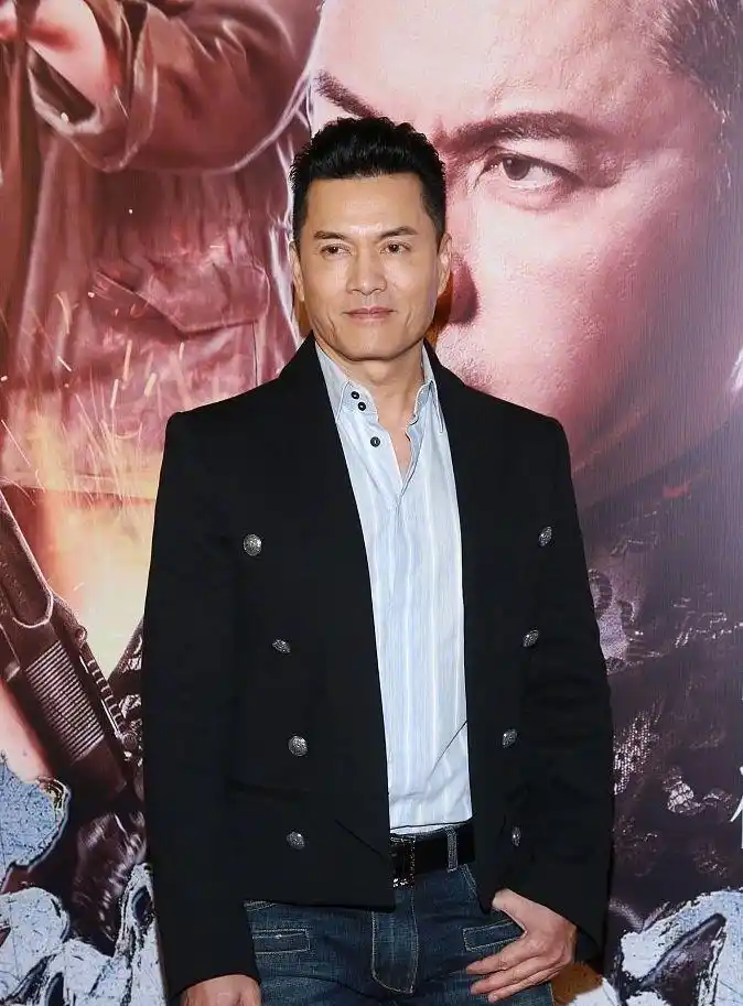 吕良伟周海媚邝美云杨小娟_吕良伟三个老婆图片