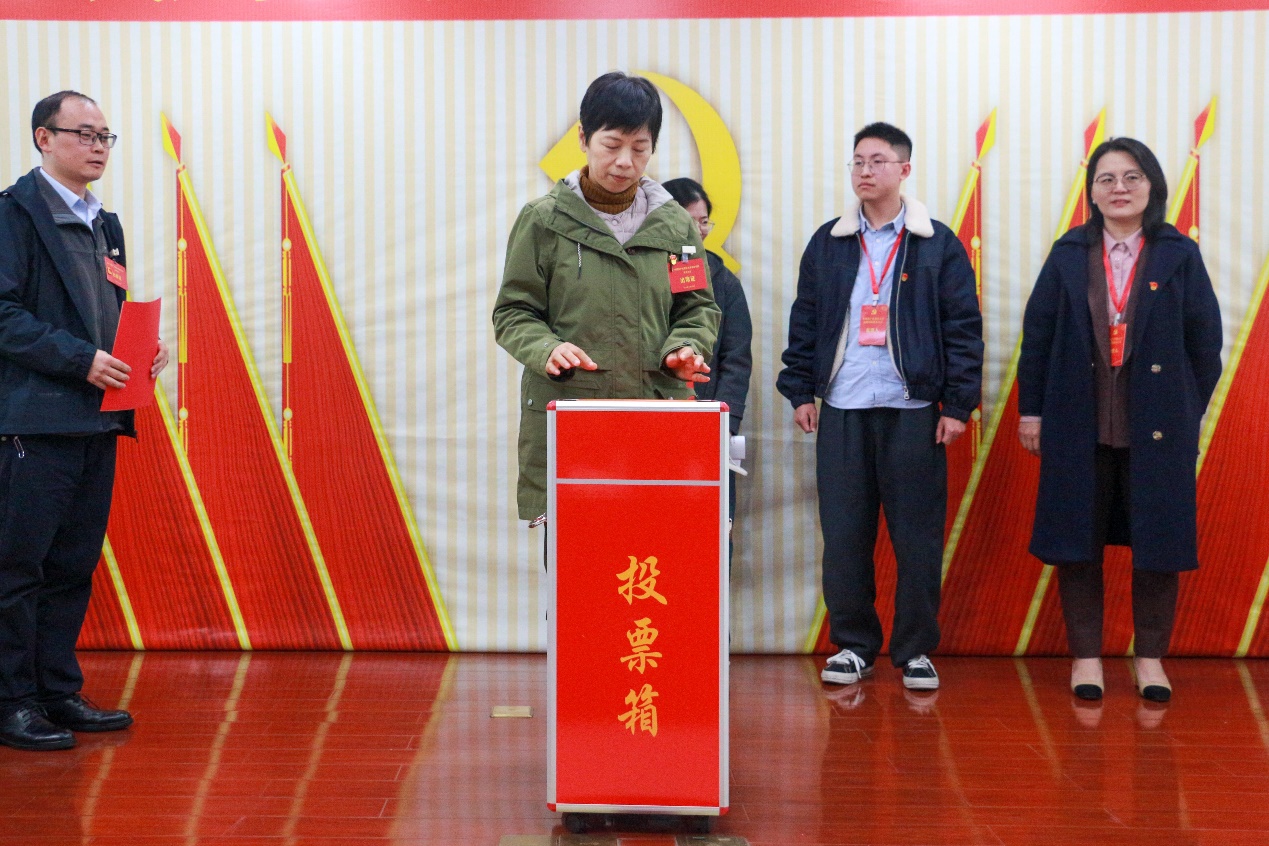 重庆大学新闻学院党委换届选举_党员大会新闻稿_中国共产党重庆大学新闻学院党员大会