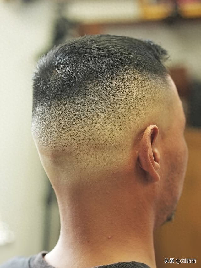 男士渐变短发：把“利落”和“个性”焊在头顶