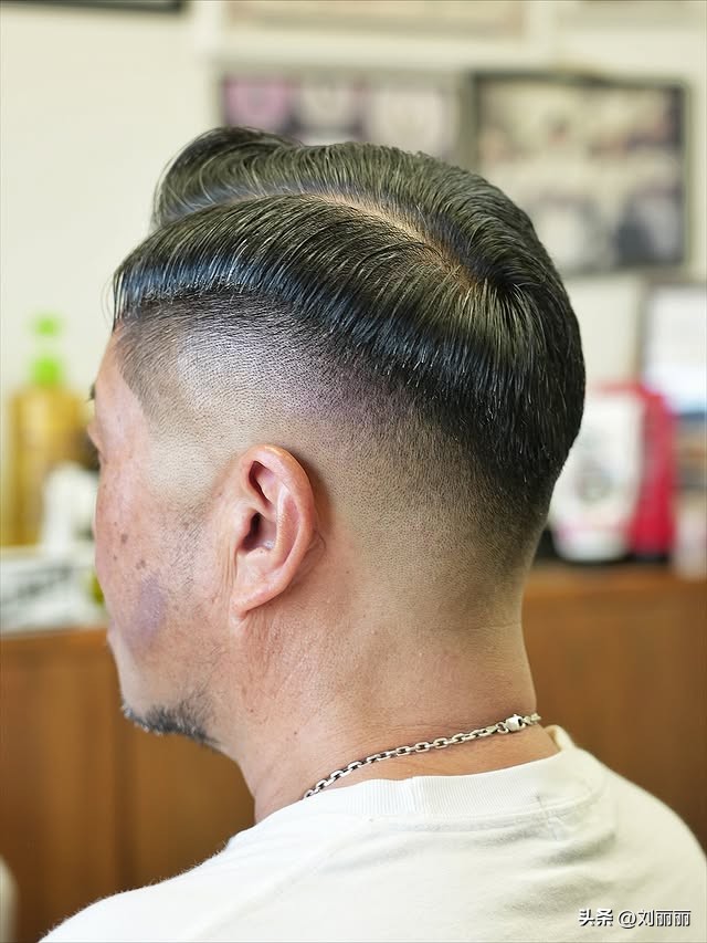 男生发型名字大全_男士多场景适配发型_男士渐变短发造型