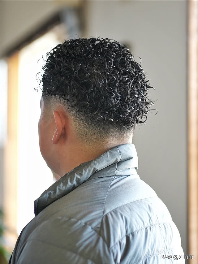 男士多场景适配发型_男士渐变短发造型_男生发型名字大全