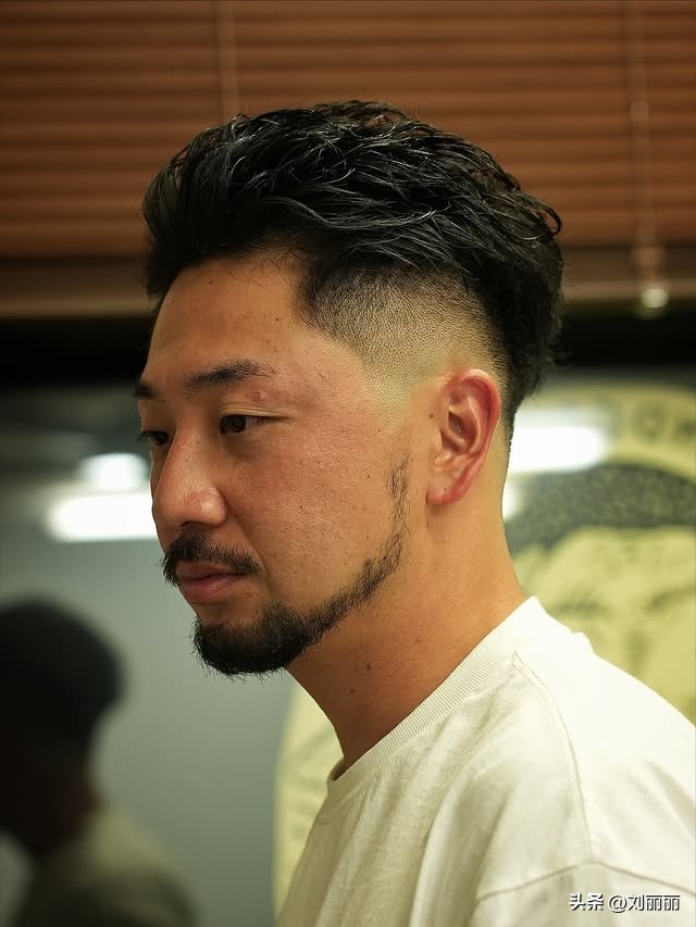 男士多场景适配发型_男生发型名字大全_男士渐变短发造型