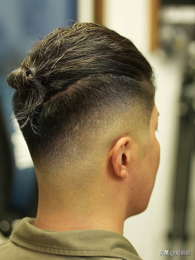 男士渐变短发造型_男士多场景适配发型_男生发型名字大全