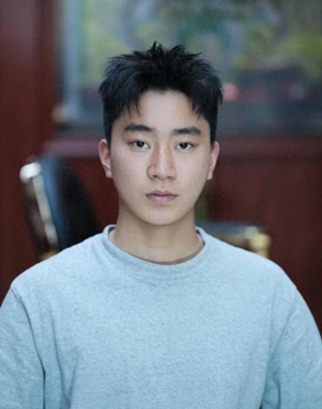 很有“少年感”的3款男生发型！清爽潮流、减龄又帅气！