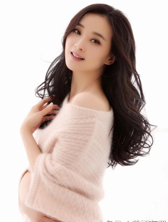 43岁阔太王艳的富豪老公和“两个儿子”,两子相差24岁