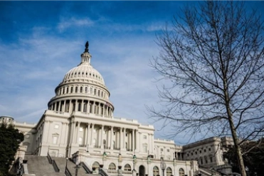 日本高市早苗涉华错误言行_高市早苗仍不同意撤回发言_美国芝加哥抗议者与执法人员激烈冲突