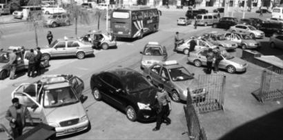 出租车座套定点洗续：抚顺交管部门承认强制清洗