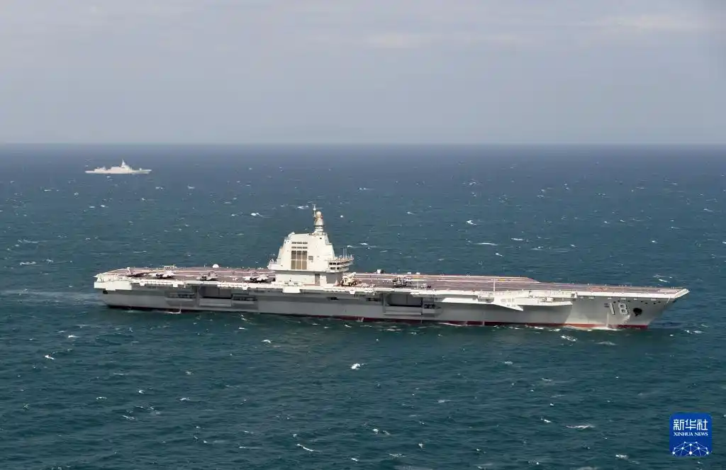 海军福建舰开展入列后首次海上实兵训练
