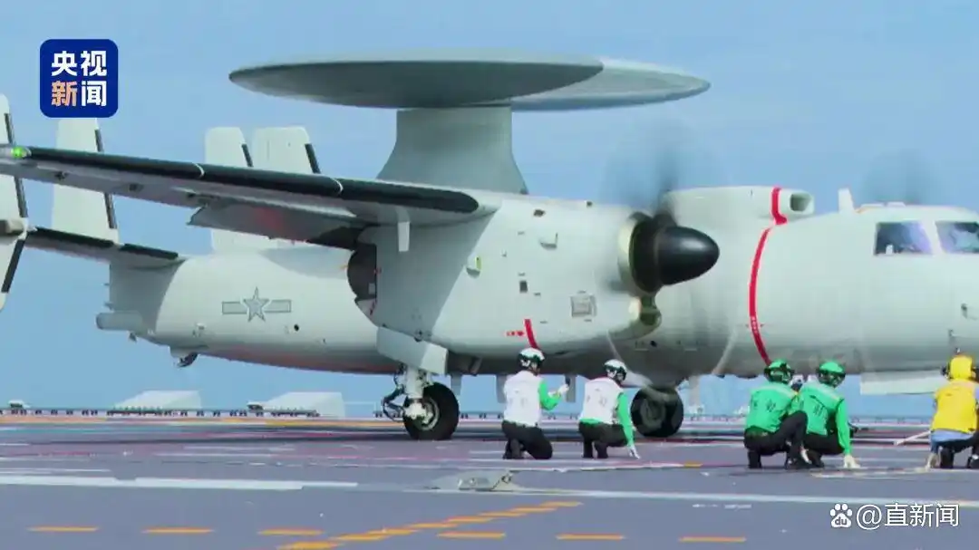 福建舰入列后首次海上实兵训练_福建舰首次海上实兵训练_歼-35舰载机弹射起飞