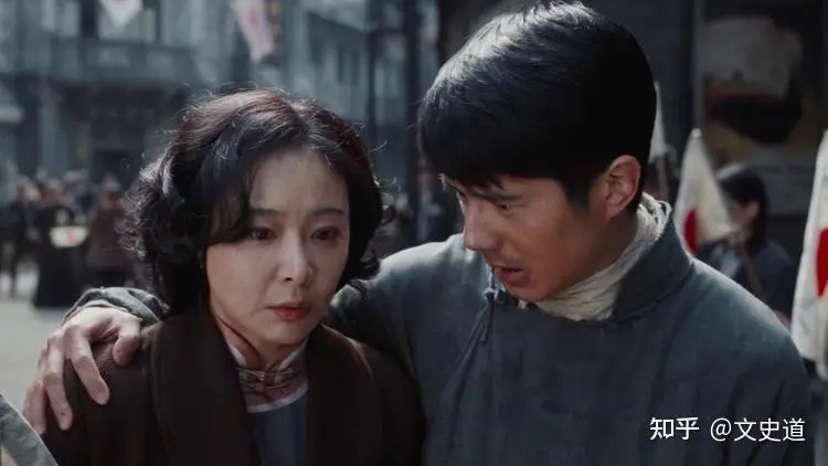 上映10天，票房18亿，《南京照相馆》大热，连日本领事馆都慌了