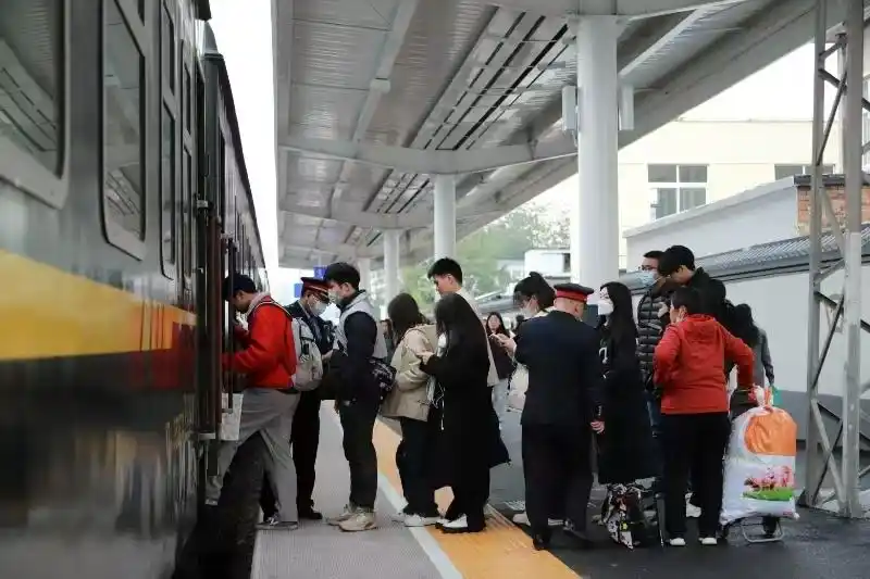 国铁集团郑州局客流预测_国铁西安局停运部分普速列车_铁路清明假期运输