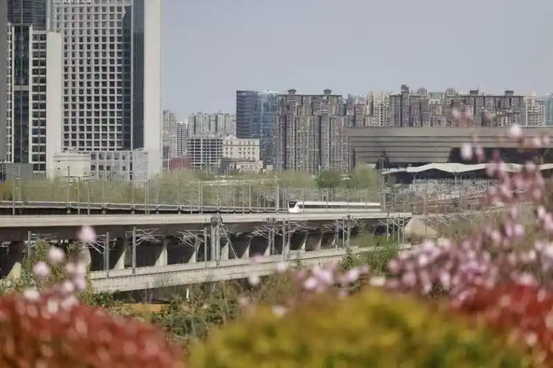 国铁集团郑州局客流预测_铁路清明假期运输_国铁西安局停运部分普速列车