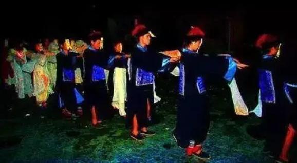 香港僵尸片文化起源_韩国丧尸片票房分析_中国僵尸大战2