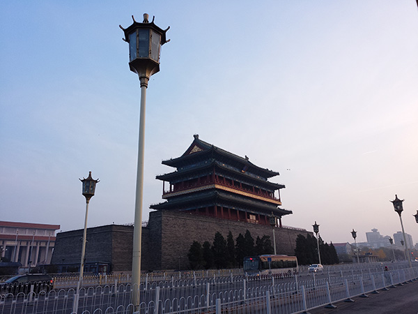 美图手机V4评测_美图m4放卡_美图手机V4外观设计
