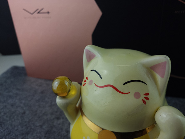 美图手机V4外观设计_美图手机V4评测_美图m4放卡