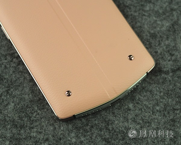 美图手机V4评测_美图手机V4外观设计_美图m4放卡