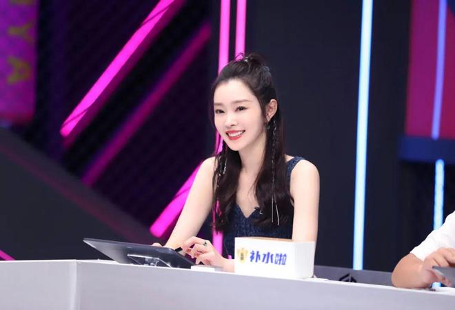 刘诗诗半扎发造型解析_诗诗发型秀_半扎发发型设计